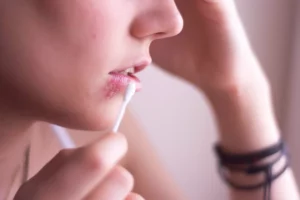 Leia mais sobre o artigo Vírus da herpes modificado injetado em tumor freia câncer terminal