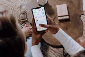 Leia mais sobre o artigo TikTok está se tornando fonte de notícias entre os jovens