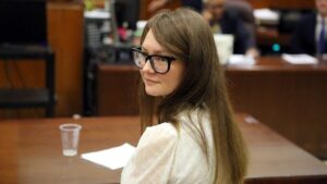 Leia mais sobre o artigo Anna Sorokin, golpista que inspirou série da Netflix, é solta