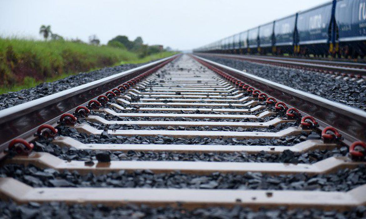No momento, você está visualizando ANTT e ministério assinam cinco contratos de ferrovias autorizadas