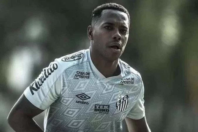 No momento, você está visualizando Itália pede extradição de Robinho, condenado por estupro