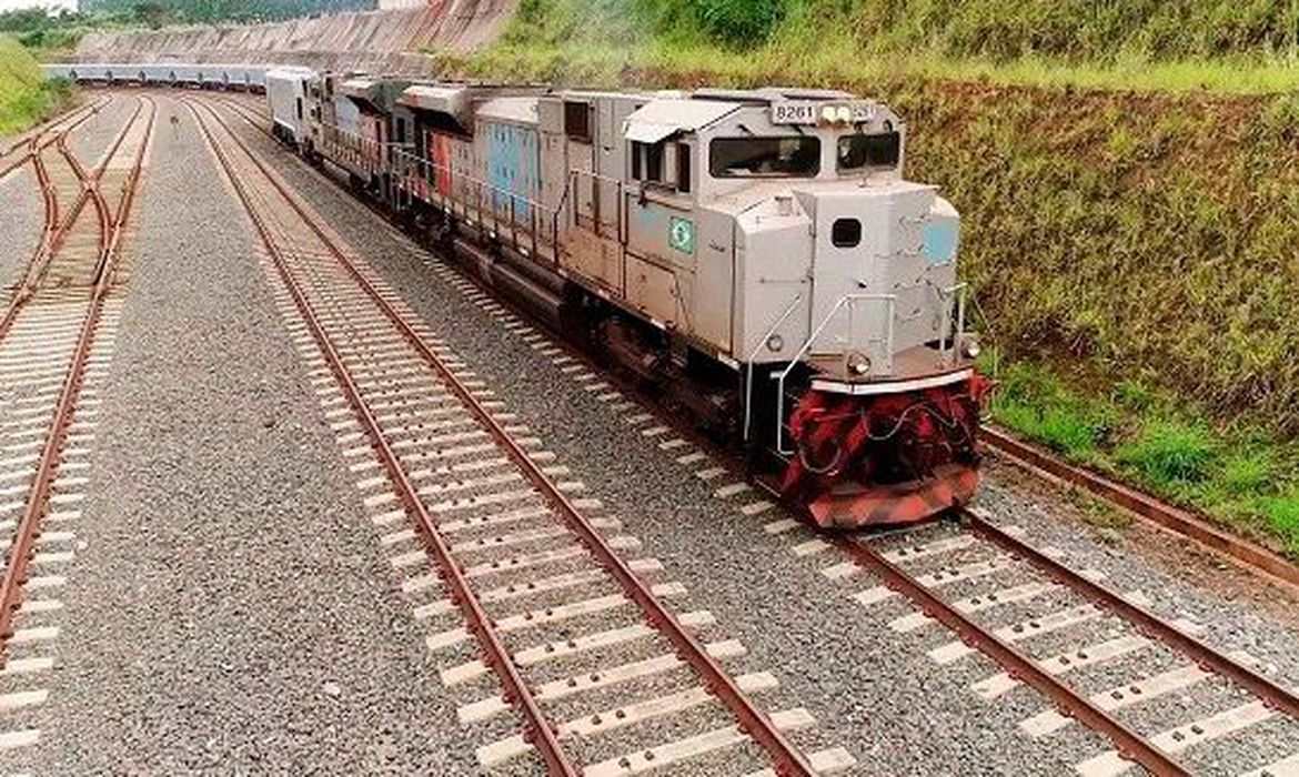 No momento, você está visualizando Quase 40% das indústrias trocariam rodovias por outro modal