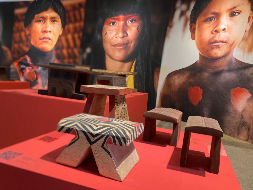 No momento, você está visualizando A exposição Bancos Indígenas do Brasil está aberta para visitação