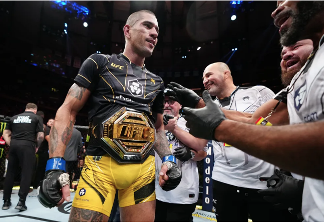 No momento, você está visualizando UFC 281: Poatan nocauteia Adesanya no último round