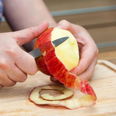 No momento, você está visualizando Melhor tirar casca das frutas ou comê-la para obter nutrientes?
