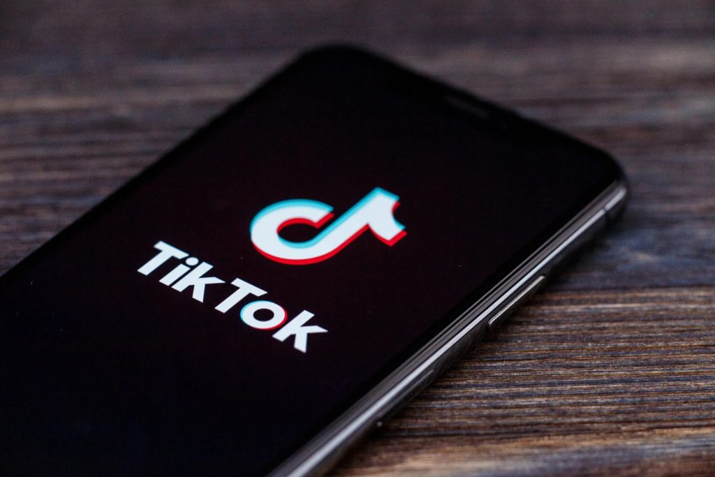No momento, você está visualizando TikTok propaga cultura danosa de dieta para jovens diz estudo