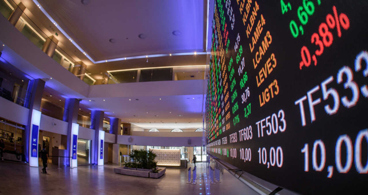 No momento, você está visualizando Ibovespa cai em mais um dia de negociações reduzidas