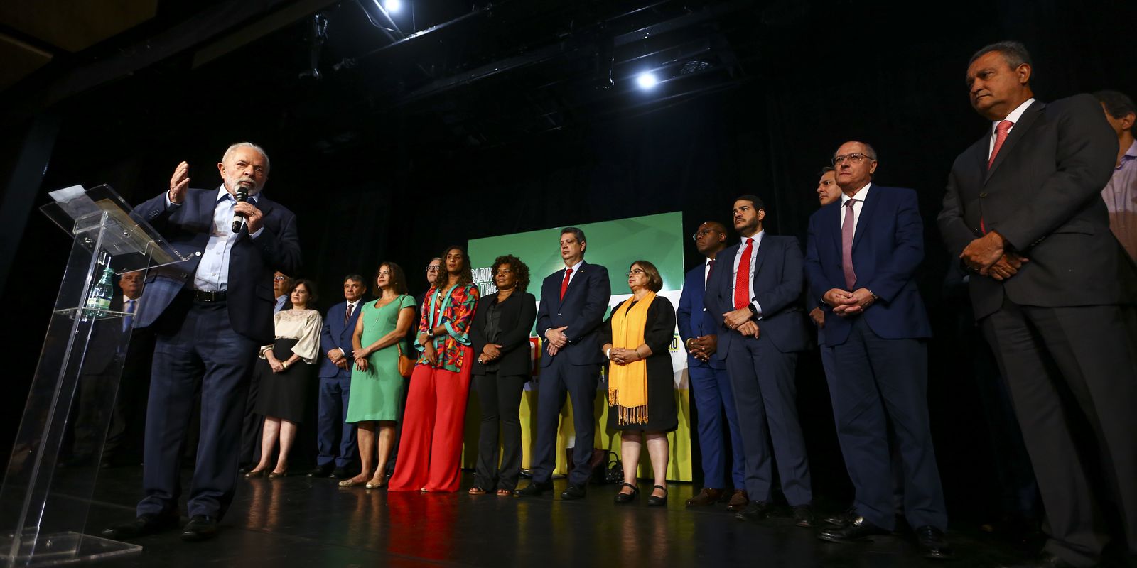 No momento, você está visualizando Lula anuncia últimos nomes para ministérios de seu governo