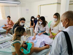 Leia mais sobre o artigo Mães recebem enxovais produzidos por servidoras do Caderno II