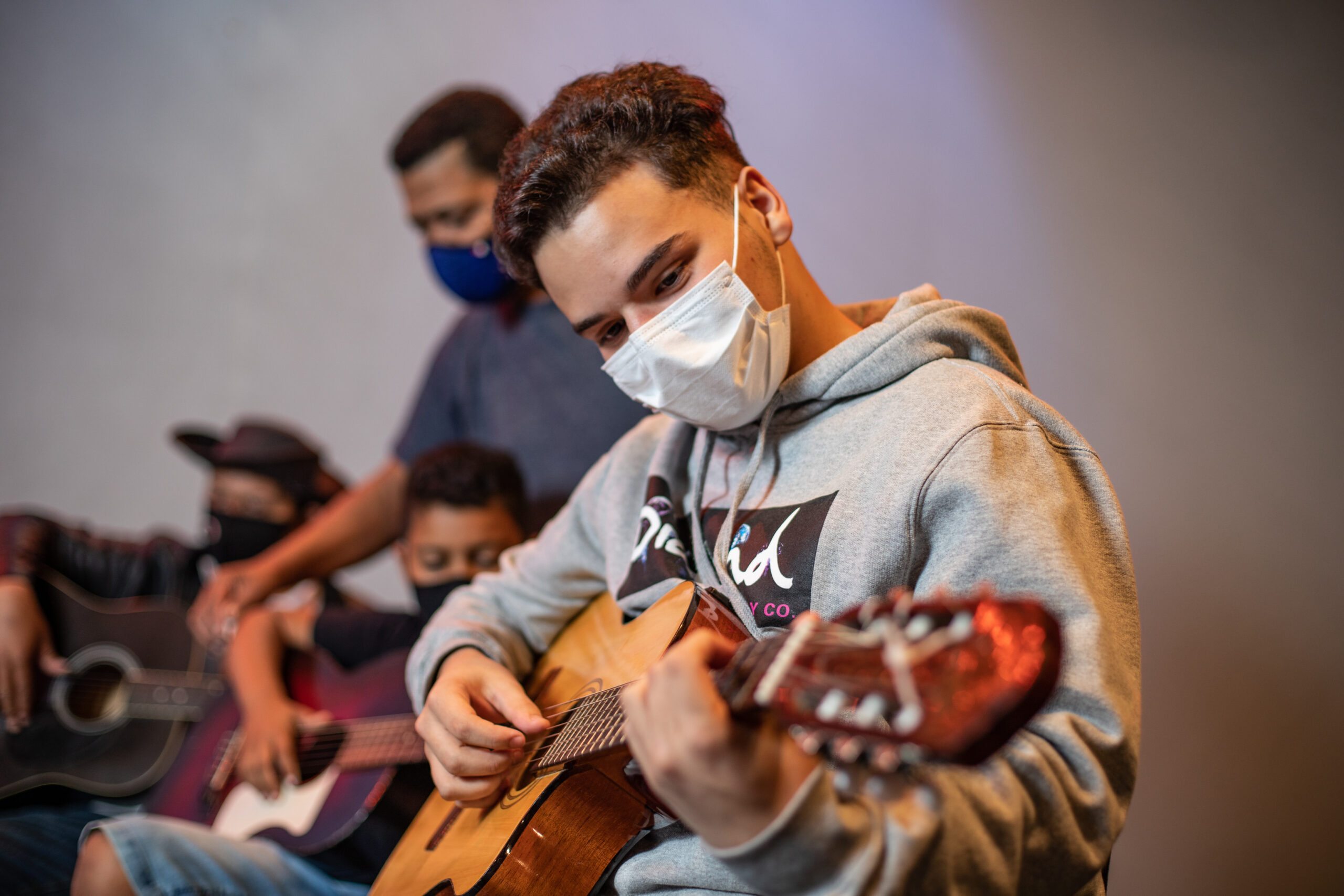 No momento, você está visualizando AULAS GRATUITAS: Balé, violão, dança de salão e street dance