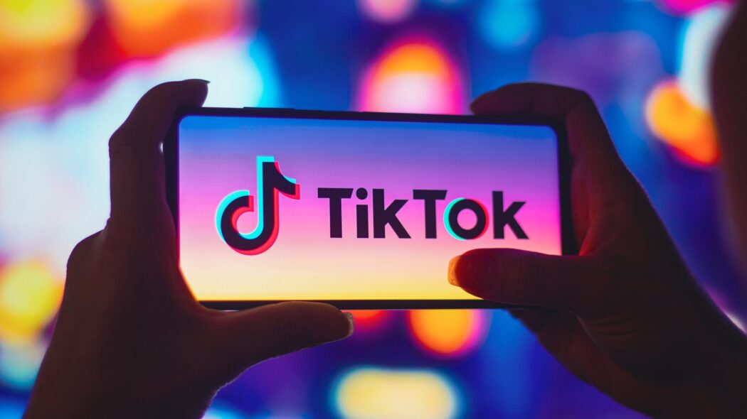 No momento, você está visualizando TikTok poderá restringir seus conteúdos apenas para adultos