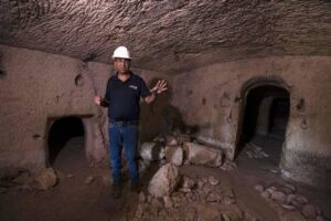 Leia mais sobre o artigo Arqueólogos encontram objetos raros em tumba de Salomé