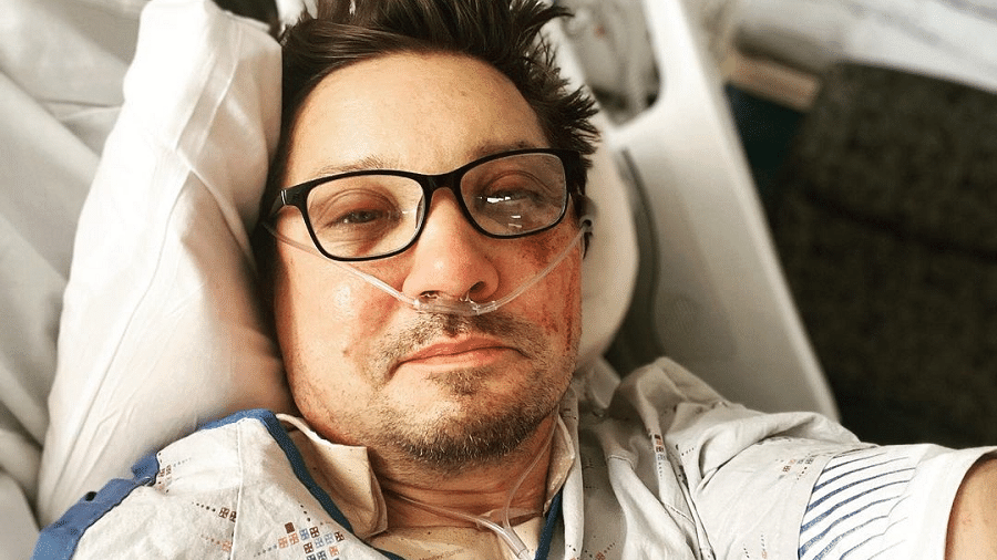 No momento, você está visualizando Jeremy Renner faz primeira aparição após sofrer grave acidente
