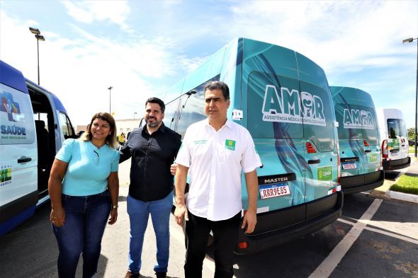 No momento, você está visualizando Prefeito entrega vans para programas de Assistência Médica
