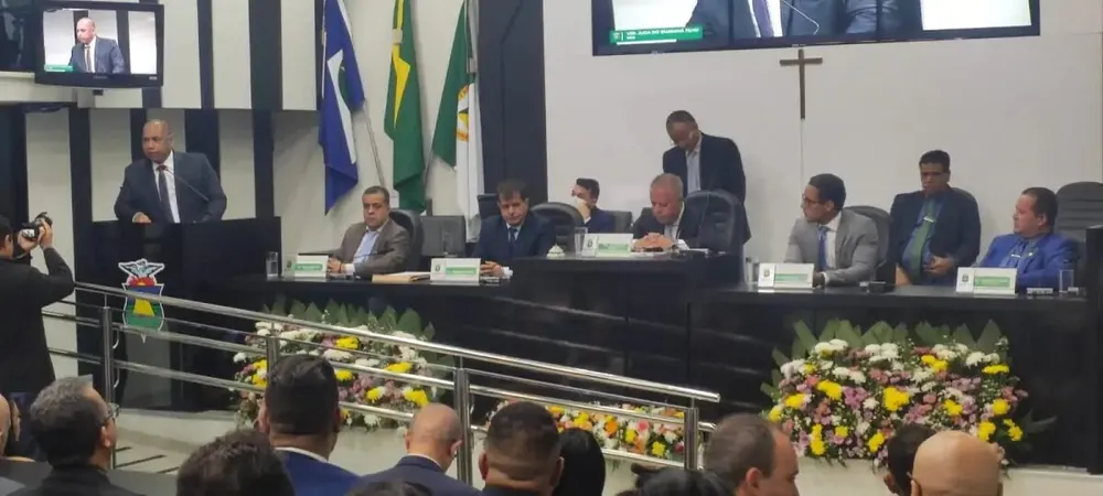 No momento, você está visualizando Presidente da Câmara de Cuiabá toma posse e anuncia nova sede