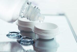 Leia mais sobre o artigo Verão aumenta contaminação por lente de contato