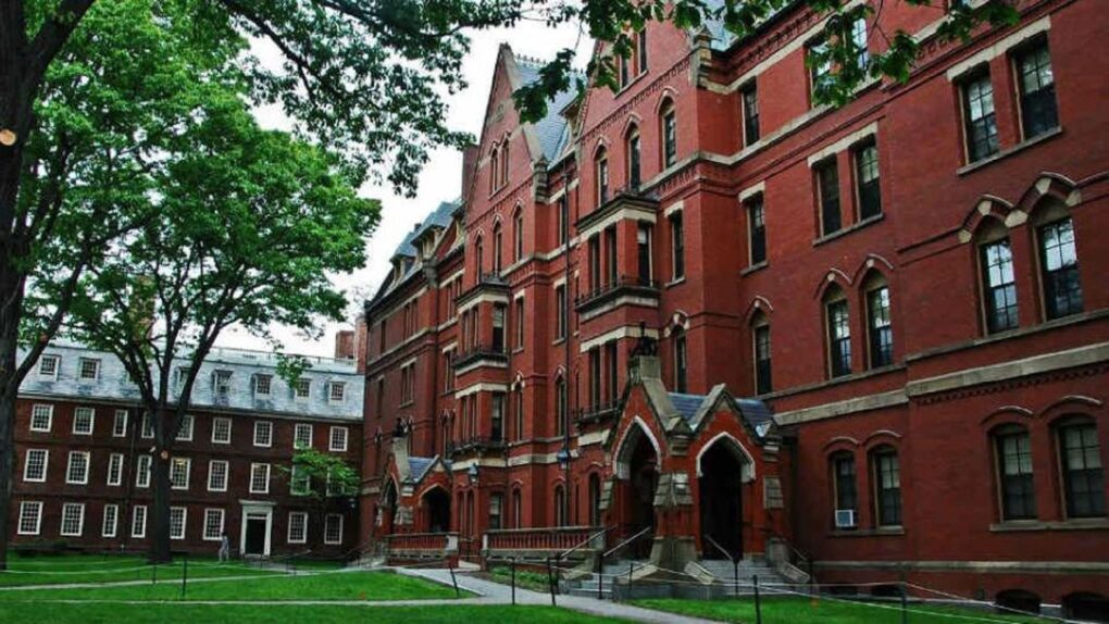 No momento, você está visualizando A Universidade de Harvard oferece 100 cursos gratuitos e online