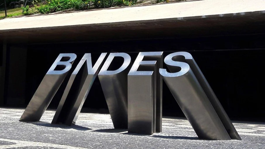 No momento, você está visualizando Câmara pretende proibir financiamentos do BNDES no exterior