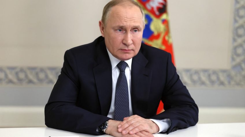 No momento, você está visualizando Putin suspende tratado de armas nucleares com os EUA