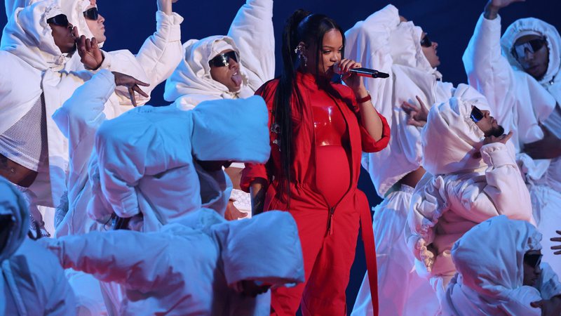 No momento, você está visualizando Rihanna leva o funk brasileiro para o Super Bowl 2023