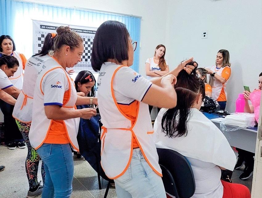 No momento, você está visualizando Cursos de beleza e estética reúnem mais de 230 vagas no Senac