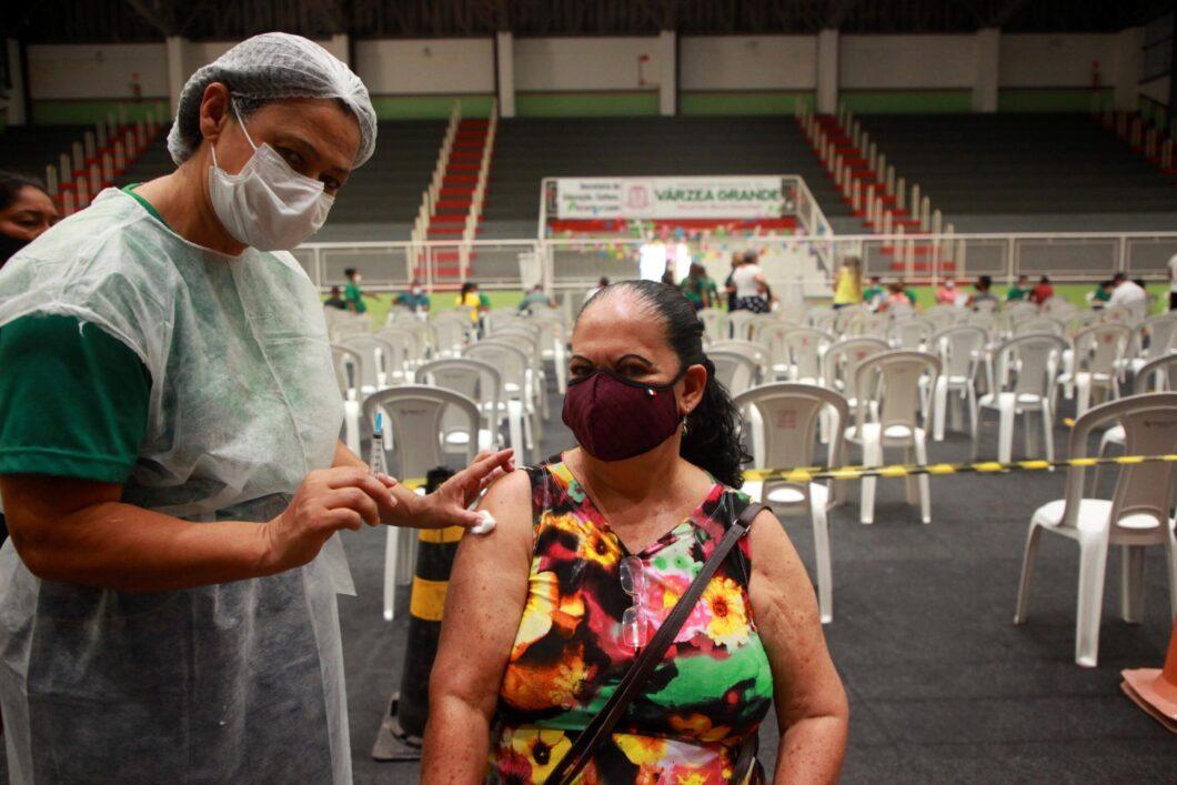 No momento, você está visualizando Vacinas bivalentes contra Covid-19 começam a ser aplicadas em VG