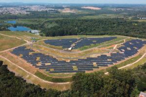 Leia mais sobre o artigo Como uma cidade transformou um aterro sanitário em usina solar