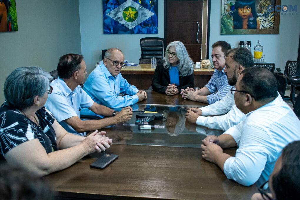 No momento, você está visualizando Prefeito recebe reitora da Unemat e cobra instalação de Campus em Rondonópolis