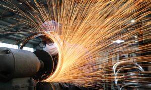 Leia mais sobre o artigo Produção industrial recua em janeiro em oito locais pesquisados