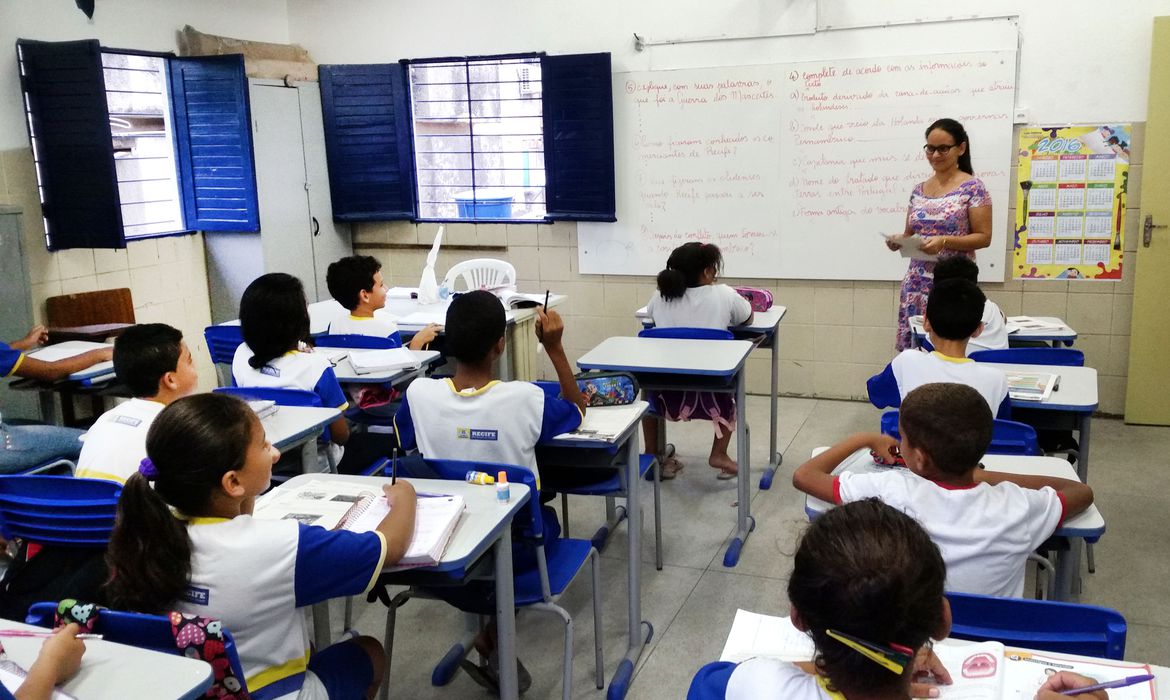 No momento, você está visualizando Governo libera R$ 4 bi para ampliar vagas do programa integral em escolas