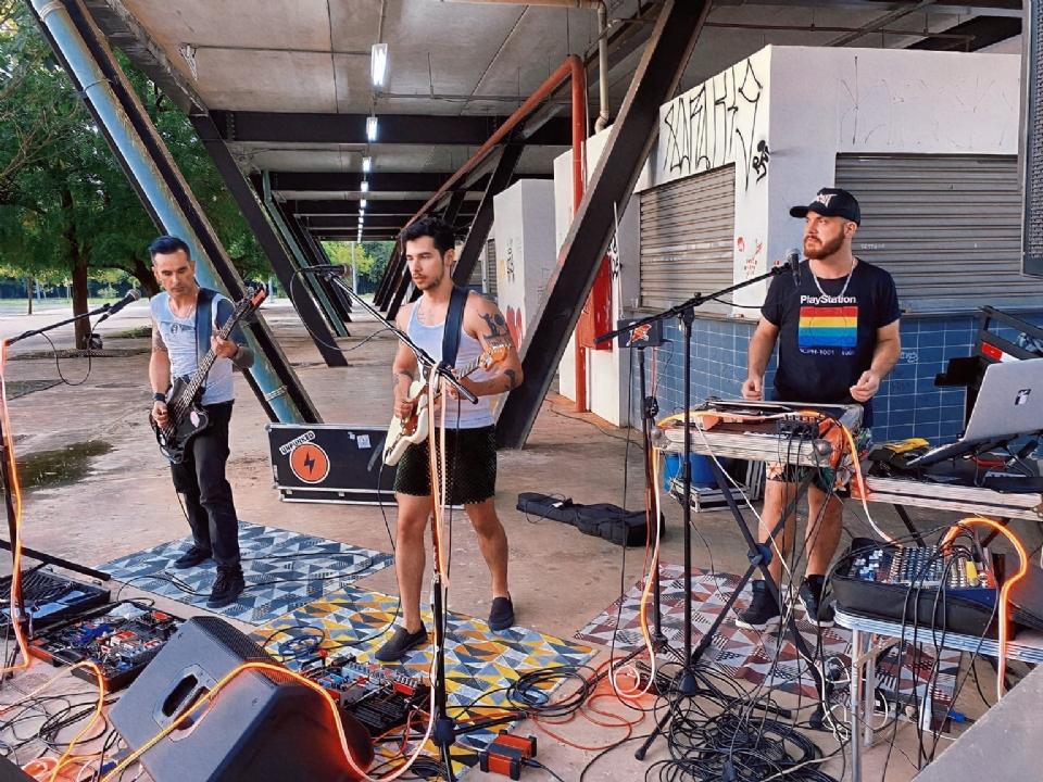 No momento, você está visualizando Banda cuiabana tem repertório diverso e se arrisca até na literatura
