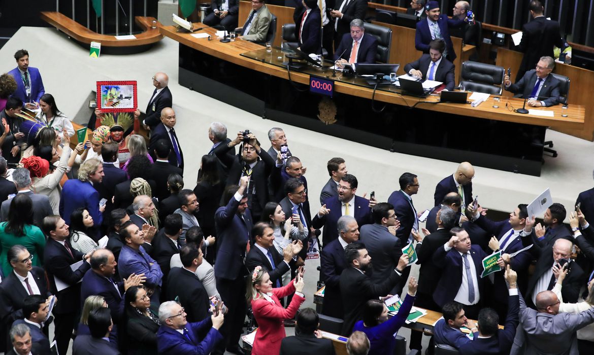 No momento, você está visualizando Câmara aprova marco temporal de demarcação de terras indígenas