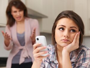 Leia mais sobre o artigo Entenda por que os pais se tornaram um ‘atraso’ para a geração Z