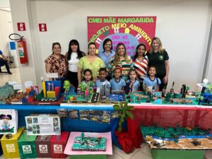 Leia mais sobre o artigo Estudantes expõem trabalhos de materiais recicláveis