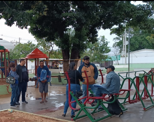 No momento, você está visualizando Pessoas em situação de rua recebem cobertores e alimentos