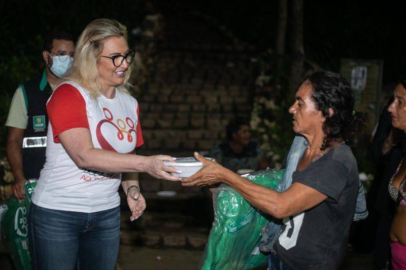 No momento, você está visualizando Prefeitura leva cobertores e alimentação à população em situação de rua