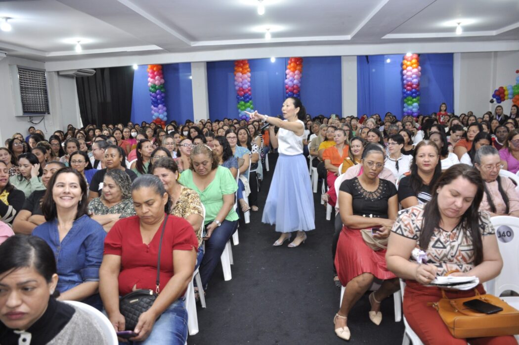 No momento, você está visualizando Palestra estimula e valoriza profissionais da educação em Várzea Grande