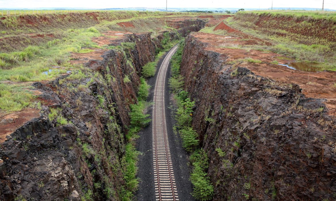 No momento, você está visualizando Após mais de 35 anos, Ferrovia Norte-Sul tem obras concluídas