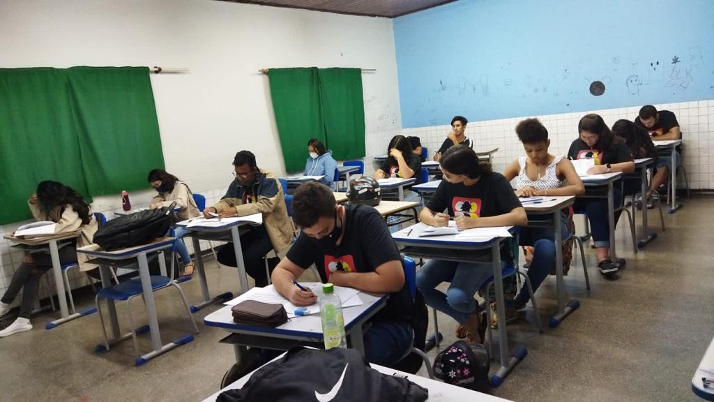 No momento, você está visualizando ​Cursinho Zumbi dos Palmares tem aluno comemorando aprovação