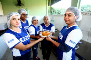 Leia mais sobre o artigo Mulheres estão realizando curso de confeitaria na casa de Sarita