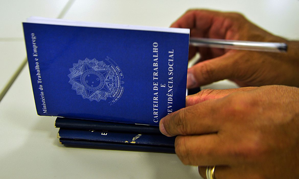 No momento, você está visualizando Desemprego recua para 8% no segundo trimestre