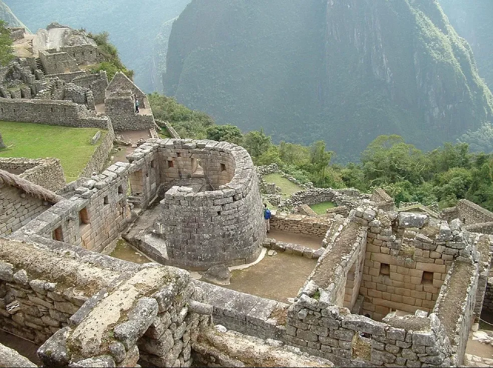 No momento, você está visualizando Em templo no Peru, arqueólogos exploram “passagem do condor”
