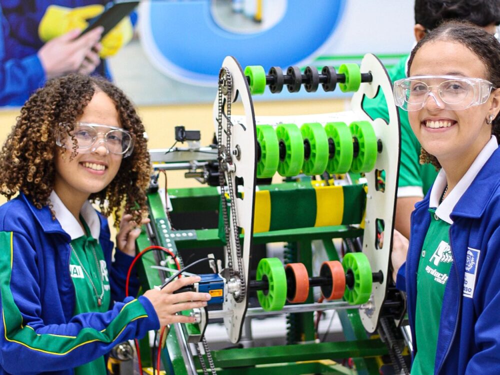 No momento, você está visualizando Estudantes vão representar Estadual em campeonato de robótica