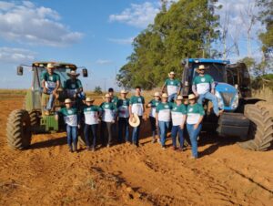 Leia mais sobre o artigo Trabalhadores aprendem a operar tratores agrícolas em Alto Taquari