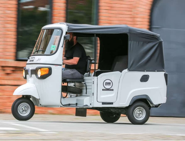 No momento, você está visualizando Tuk-tuk inspirado na Vespa chega ao Brasil