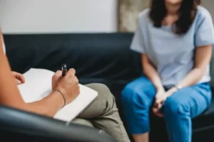Leia mais sobre o artigo Apenas 5% dos brasileiros fazem terapia, mas 16% tomam psicoativos