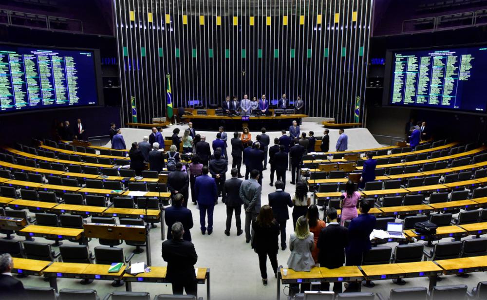 No momento, você está visualizando Aprovada MP que reajusta salário mínimo e amplia isenção do IR