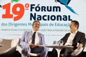 Leia mais sobre o artigo Governador e ministro participam de reunião com secretário da Educação