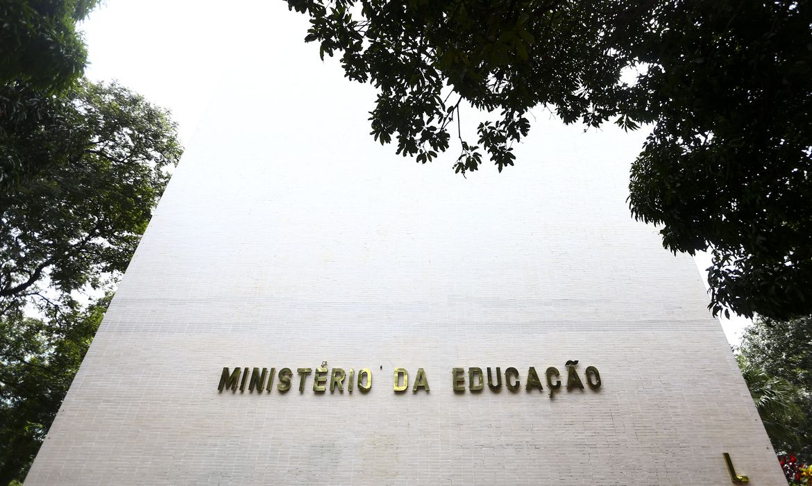 No momento, você está visualizando MEC estuda retomar programa para profissionais da educação