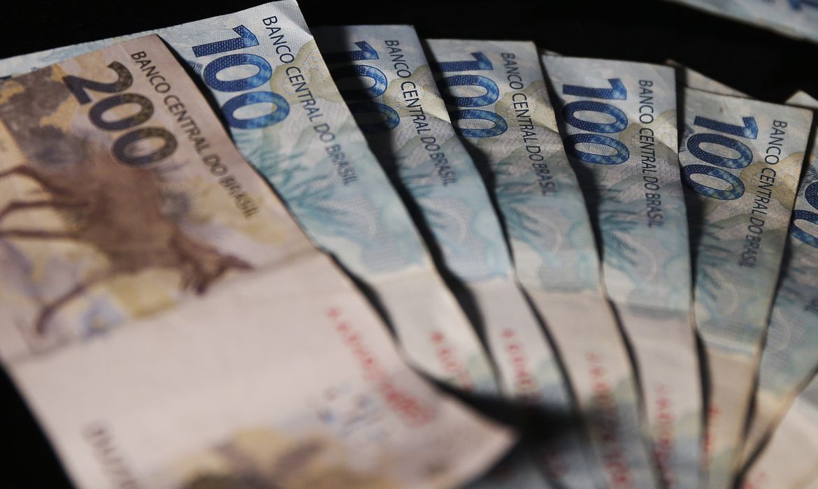 No momento, você está visualizando Governo tem déficit primário de R$ 25,7 bilhões em agosto